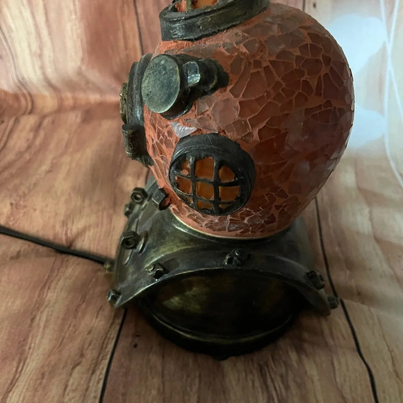 Vintage Style Diver Helmet Amber Glass Accent Lamp, Hard to find - Picture 12 of 16